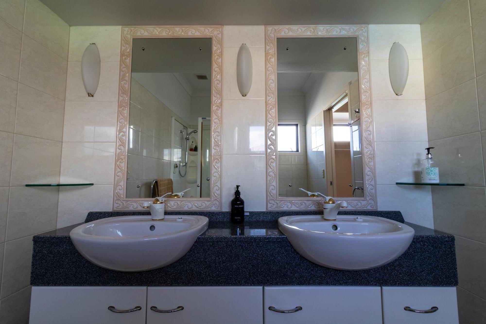 Large Luxury Apartment Located Right In Town Lac Lac Taupo Extérieur photo